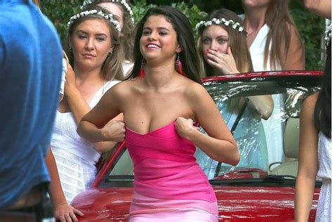 Selena Gomez Nue Dans Neighbors 2 Sorority Rising