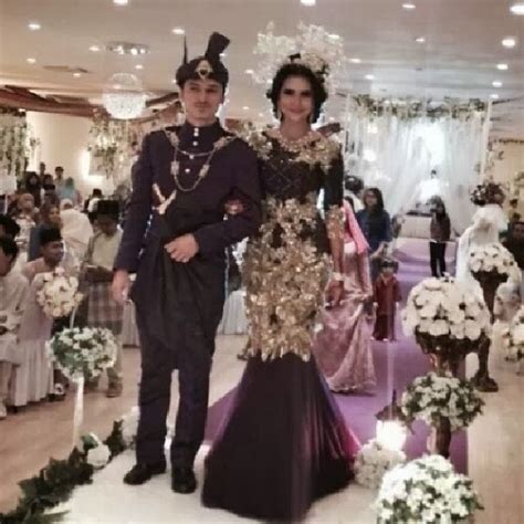 Zain saidin telah sah menjadi suami kepada rozita che wan dengan sekali lafaz di gazebo setia city convention centre, jam 9 malam tadi. 10 Gambar malam berinai Rozita Che Wan dan Zain Saidin ...