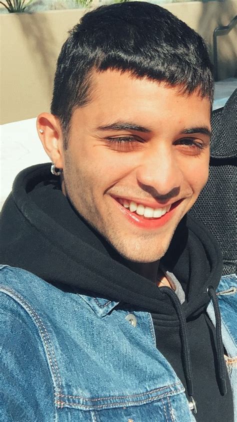 Sois muchos los que preguntáis por los wallpapers que aparecen en nuestras reviews de móviles, aquellos que utilizamos en nuestro día a día y que hemos seleccionado con mimo. fondo de pantallas | Tumblr | Cnco imagenes, Cnco erick ...