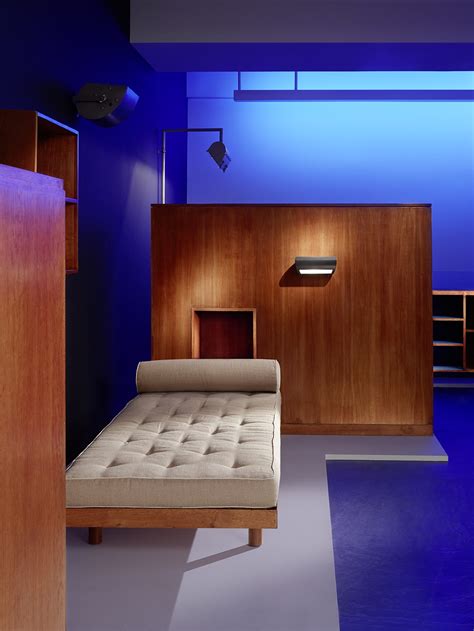29x25x3 cm ouvrage de référence sur le site basé à firminy : Galerie Downtown Le Corbusier : mobilier 1929 - 1960 ...