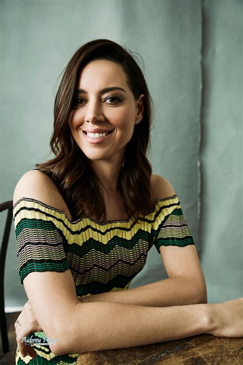 One of my favorite pictures of aubrey (i.redd.it). Aubrey Plaza Online on Twitter: "📸 Aubrey Plaza looking gorgeous during the 2018 Winter TCA Tour ...