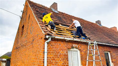 Ein dach neu zu decken ist aufwändig, steigert aber gleichzeitig den wert des hauses. Dach neu decken - Was kann man selber machen? Erfahrungen