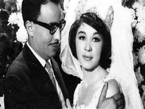 اتولدت يوم 8 فبراير 1931 فى الحلميه الجديده فى حى عابدين فى القاهره فى مصر ، اسمها الأصلى فاطمة احمد كمال شاكر واسم الدلع (فتوش) ابوها المهندس الزراعى كمال. خاص | شويكار عن فؤاد المهندس: وحشنا كلنا | مصراوى