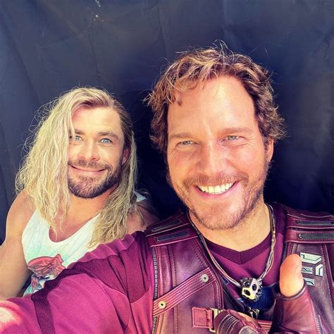 Thor 4 Selfie Shows Chris Hemsworth And Chris Pratt In New Marvel Costumes