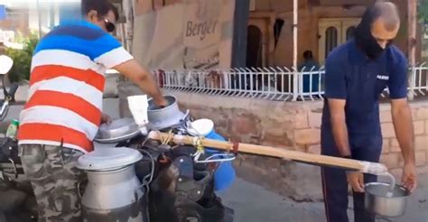 بالفيديو بائع حليب هندي يبتكر طريقة لضمان التباعد الاجتماعي