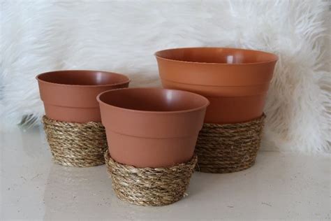It's perfect to hold stuff, looks really cute and adds a bohemian touch to your place. DIY ROPE WRAPPED PLANTERS | Hometalk