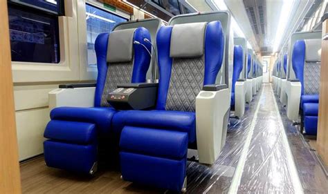 Pengecualian dibuat untuk individu yang perlu melakukan perjalanan rentas daerah untuk bekerja, dengan syarat mereka menunjukkan pas kerja atau surat kebenaran daripada majikan mereka di sekatan jalan raya. Mengenal Kereta Gajayana Melalui Perjalanan Menyenangkan
