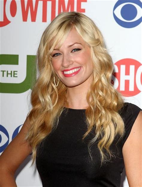 Fresh Faces Of Fall Tv Beth Behrs Of 2 Broke Girls Young Hollywood
