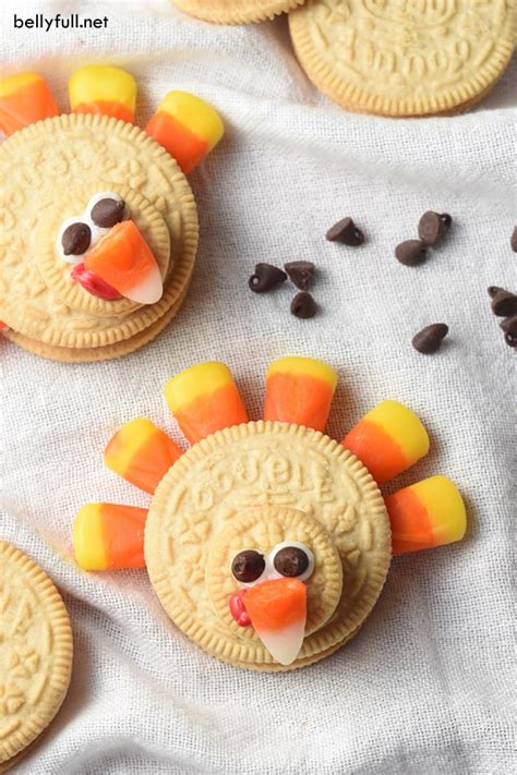 These turkey sugar cookies are so cute! Easy No-Bake Thanksgiving Treats