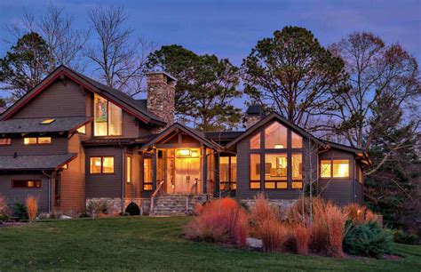 A Cozy Farm House Surrounded By Woods In North Carolina