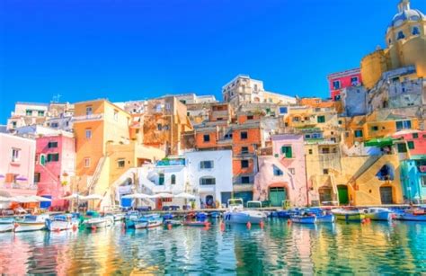 Short term rentals in a mediterranean paradise. The island of Procida, ideal destination for the romantic tourist - Insolita Italia