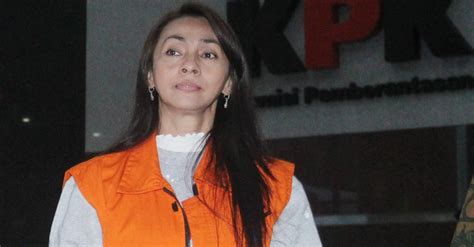 Seperti sosok bupati kepulauan talaud, sulawesi utara, sri wahyumi maria manalip yang belakangan ini bikin gagal fokus. Bantah Terima Suap, Bupati Talaud: Ini Pembunuhan Karakter ...