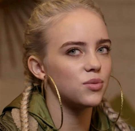 The therefore i am singer is now a blonde and fans are obsessed! She was blonde | Billie, Billie eilish, Singer