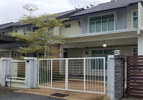 Mempunyai ruang kediaman yang luas dan selesa. Homestay Melaka With Swimming Pool