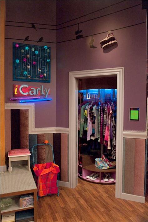 Icarly's bedroom is so candyland we love it! Muestran el cuarto de Carly