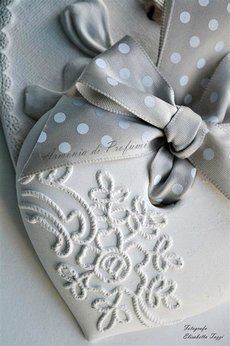 Su richiesta si possono coordinare a cono portariso, wedding bags. Gessi profumati segnaposto matrimonio | Segnaposto matrimonio fai da te, Segnaposto e Profumo