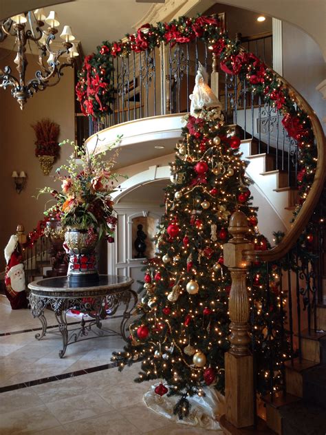 10 Decorating Hallway For Christmas Decoomo