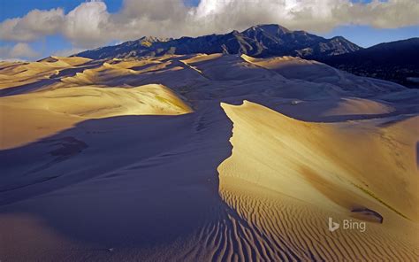 Te zien en te horen bij de @nos en @nieuwsuur. Sand dunes with the Sangre de Cristo Mountains in the ...