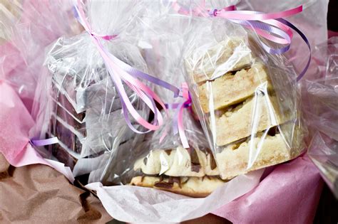 Onlinegifts.ie can guarantee both the quality and value of our produce to be entirely to your. Send Delicious Sweets and Amazing Gifts - Giftjaipur