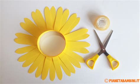 Un momento indimenticabile della vostra estate che volete mettere in cornice! Lavoretto per Bambini: la Cornice-Girasole di Cartoncino ...