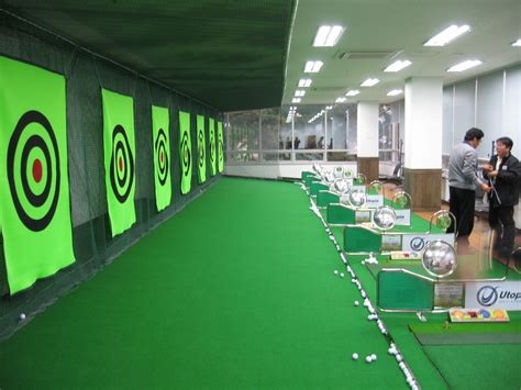 indoor automated golf driving range