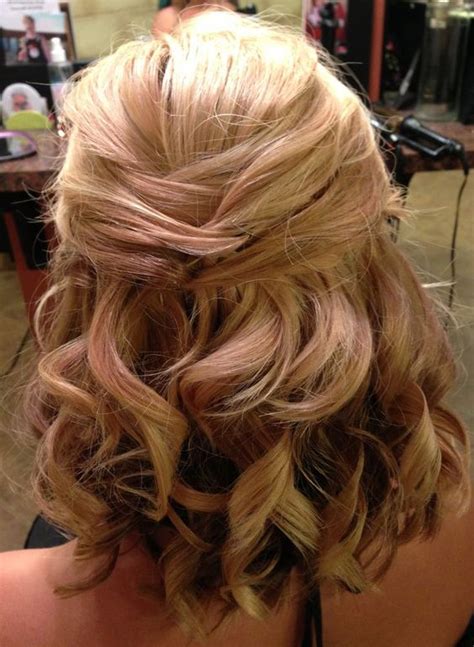 24 Lovely Medium Length Hairstyles For 2019 Weddings Page 2