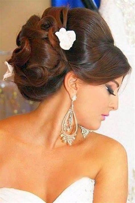 Hair on top of the scalp is grown long and is often braided, while the front portion of the head is shaved. Western Hairstyle For Wedding : wedding hairstyles: Like ...