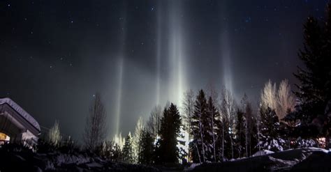 4.8 out of 5 stars. Light Pillars, a Million-Mirror Optical Illusion on Winter ...