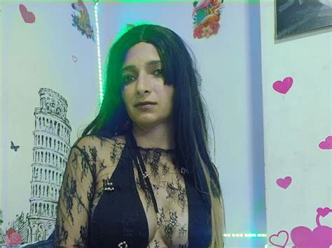 lilianasuarez big titted black haired latin female webcam