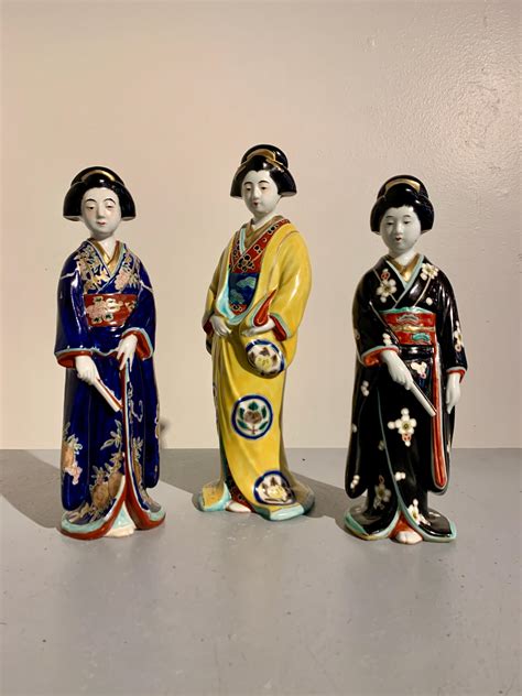 Japanese Kutani Porcelain Figure Of A Bijin Or Geisha Showa Era 1930