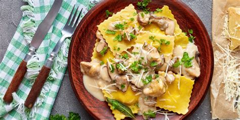 Ravioli con ripieno di funghi porcini eventuale uso di formaggio Ricetta Ravioli ai funghi porcini facile | Come uno chef