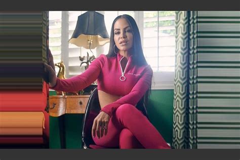 La trayectoria de natti natasha desde sus inicios, cuando era la princesa tierna de don omar hasta convertirse en toda una bomba sexual en la industria del. Natti Natasha luce su bella figura y hace suspirar a sus ...