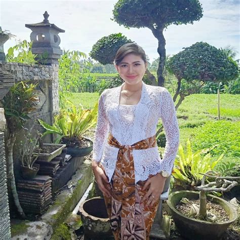 20 Koleksi Foto Cantik Gadis Bali Menggunakan Kebaya Prempuan Bali