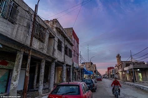Photographer Takes A Trip To Mosul And Returns With An Astonishing Set