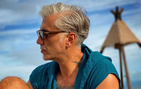 Necesito olvidarla, equivocadamente and brumas (for the latter alejandro fernández shot a music video). Carreras paralelas: Así era Alejandro Fernández a la edad ...