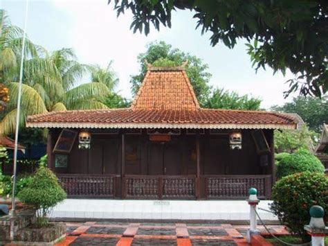Seperti apa keunikan kedua pakaian adat ini? Jalan-Jalan ke Madura dan Menikmati Wisata Sejarah di ...