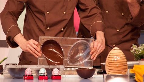 1 uovo di pasqua in plastica 2. Da Detto Fatto, ecco come fare le uova di Pasqua al ...