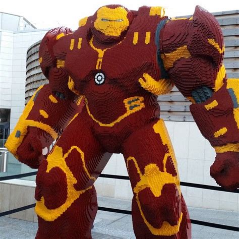 huge lego hulkbuster at the avengers premiere amazing lego creations lego sculptures cool