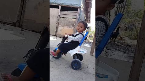 Ya sebuah unggahan yang isinya foto anak kecil lucu yang lagi viral. Anak kecil lucu dan imut - YouTube