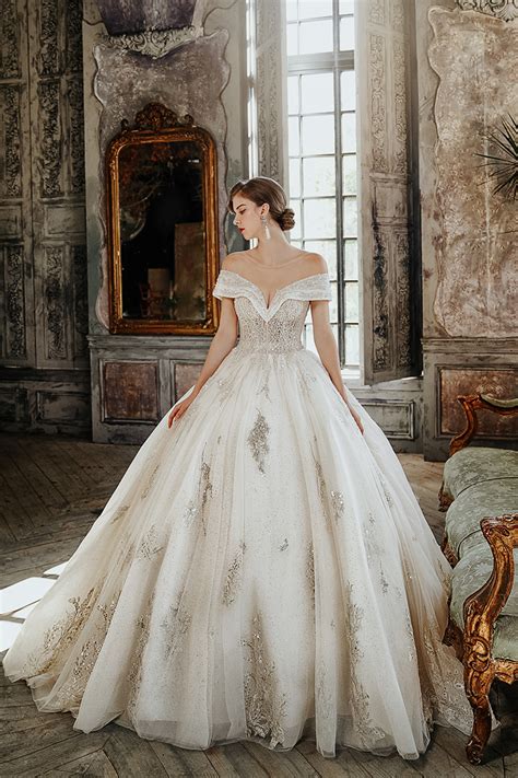 15 Statement Princess Wedding Dresses Fit For A Modern Regal Bride