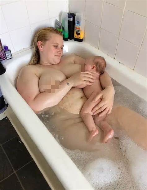 Desnuda En La Ba Era Esta Madre Amamanta A Su Hija Sus Fotos Se Viralizan Fotos Difundir Org
