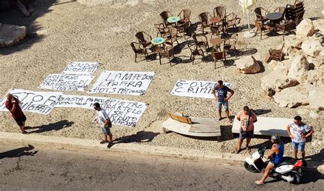 Lampedusa Strike Over Migrant Arrivals Postponed Conte To Meet Mayor