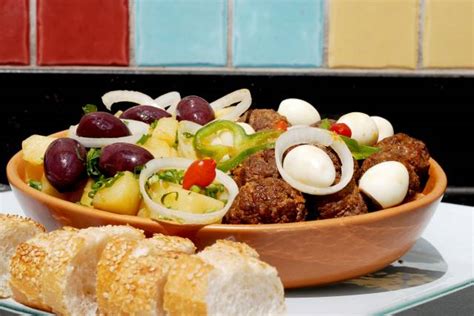 Acompanha geleia de pimenta e molho tarê. COMIDA DE BUTECO: comida de buteco