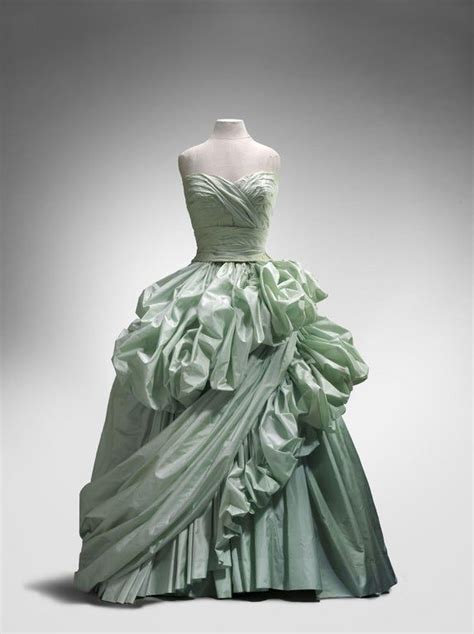 1953 Ballgown By Christian Dior Fashionhistory In 2021 Ball Gowns