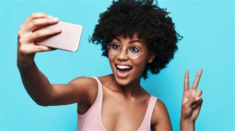 Taking Perfect Selfies 10 Expert Selfie Tips To Look Good