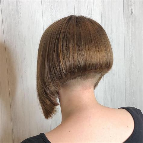 Often, longer stands partly‌ ‌cover‌ ‌the‌ ‌shaved‌ ‌area. Pin on long inverted bobs