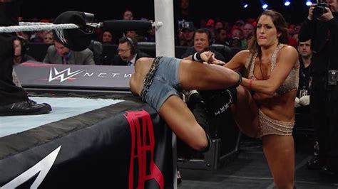 Divas Champion Nikki Bella Def Aj Lee