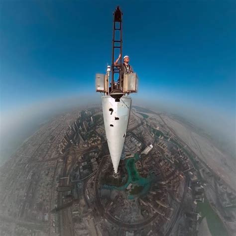 На вершине небоскреба Бурдж Халифа — По Европам