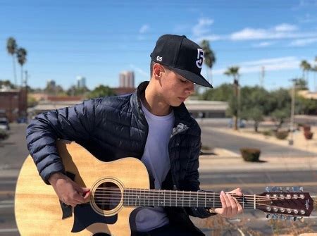 Yo vengo de barrio (part. Natanael Cano Height, Weight, Age, Biography, Family, Facts