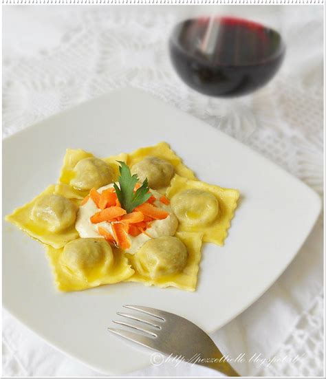 Mondate e lavate il radicchio e tagliatelo a pezzettini. Ravioloni al Radicchio con crema di mandorle e carote | Le ...